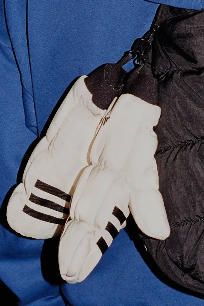 adidas Ръкавици x Moon Boot в бяло JE1948