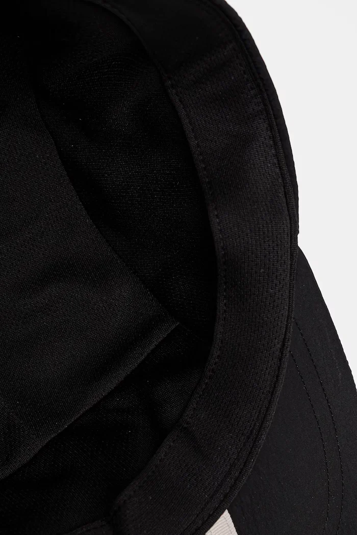 adidas Шапка с козирка x Moon Boot в черно с принт JE1943