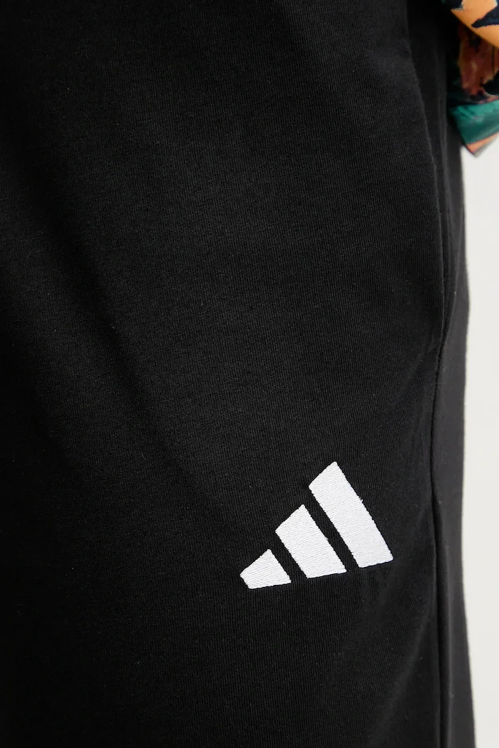 adidas Спортен панталон Essential мъжки в черно с апликация JF1105