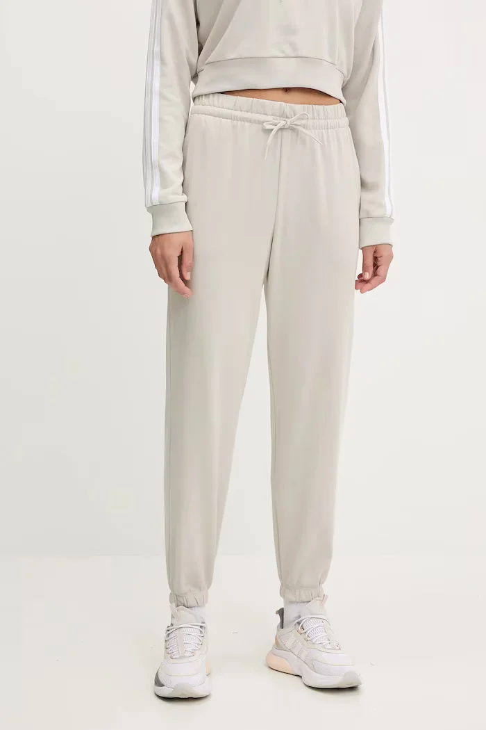 adidas Спортен панталон Essentials в бежово с изчистен дизайн JC8305