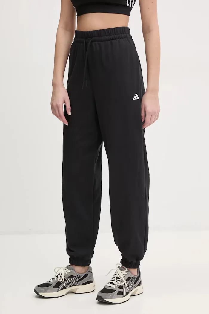 adidas Спортен панталон Essentials в черно с изчистен дизайн JD7999