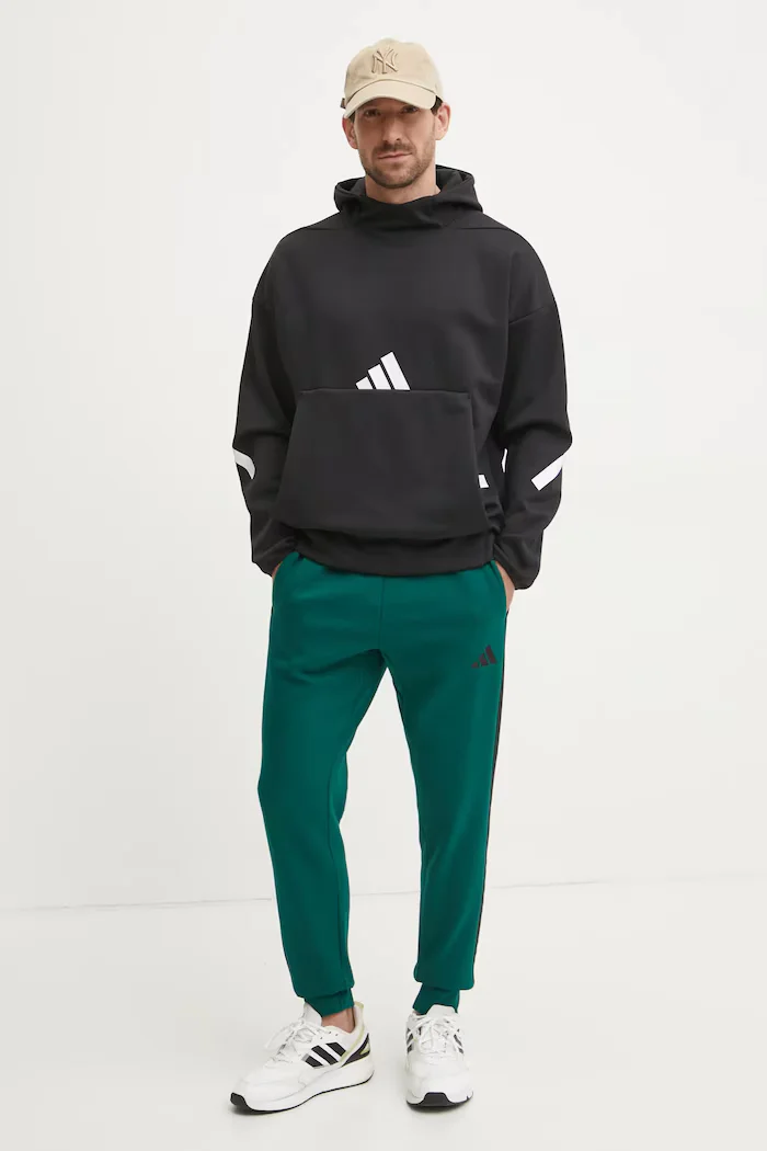 adidas Спортен панталон Essentials в зелено с десен JD1860