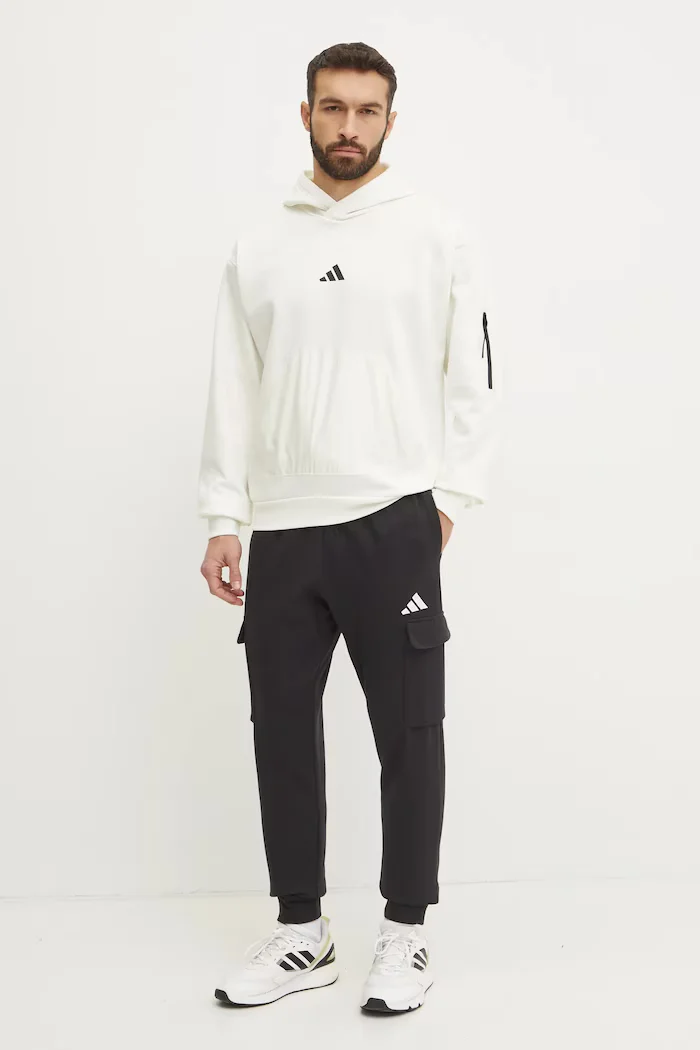 adidas Спортен панталон Feelcozy в черно с изчистен дизайн JE3820