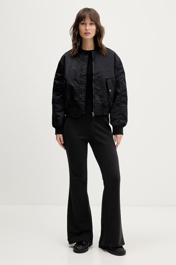 adidas Спортен панталон Seasonal Essentials в черно с изчистен дизайн JZ0198