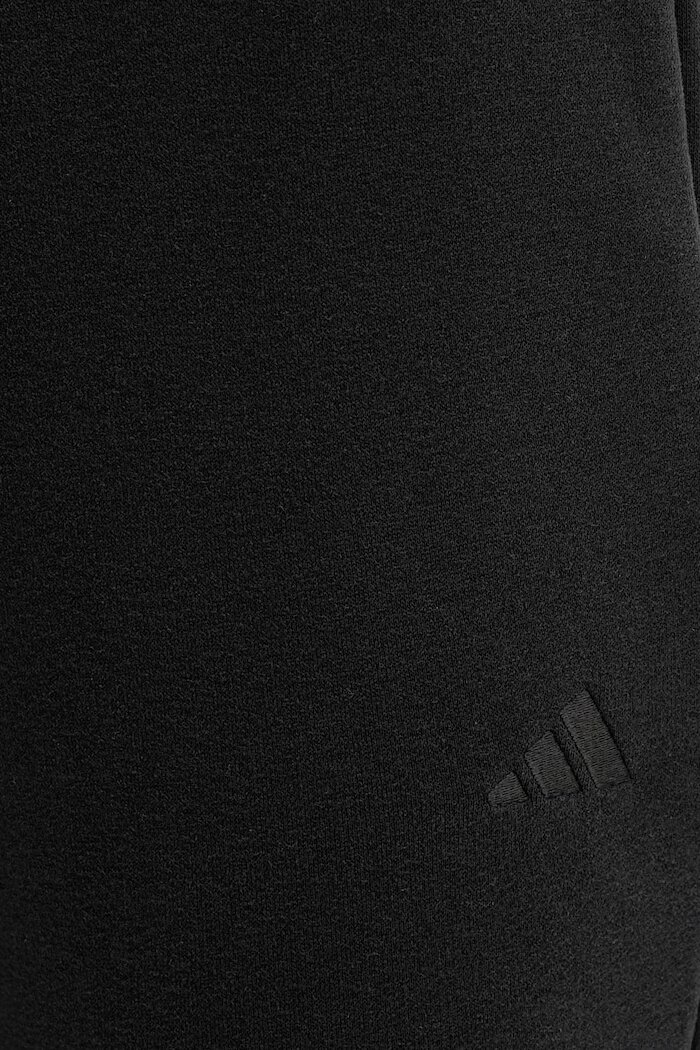 adidas Спортен панталон Seasonal Essentials в черно с изчистен дизайн JZ0198