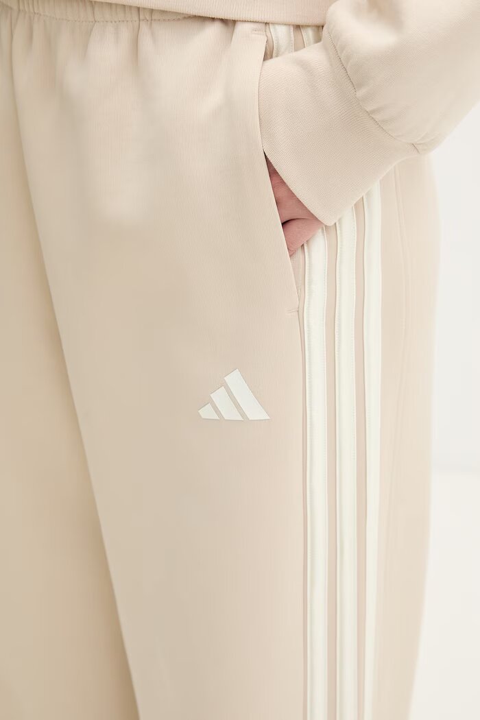 adidas Спортен панталон Stadium в бежово с апликация KB4950