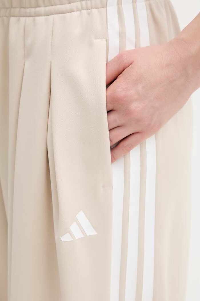 adidas Спортен панталон Tiro в бежово с принт KE4742