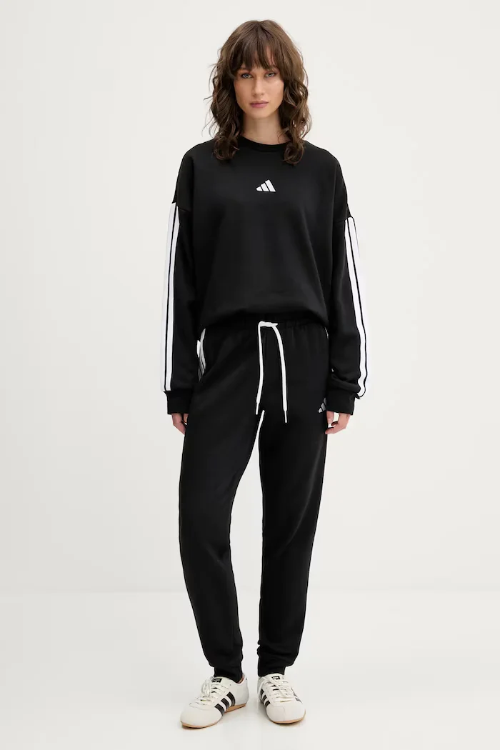adidas Суичър Essentials в черно с апликация JE1298