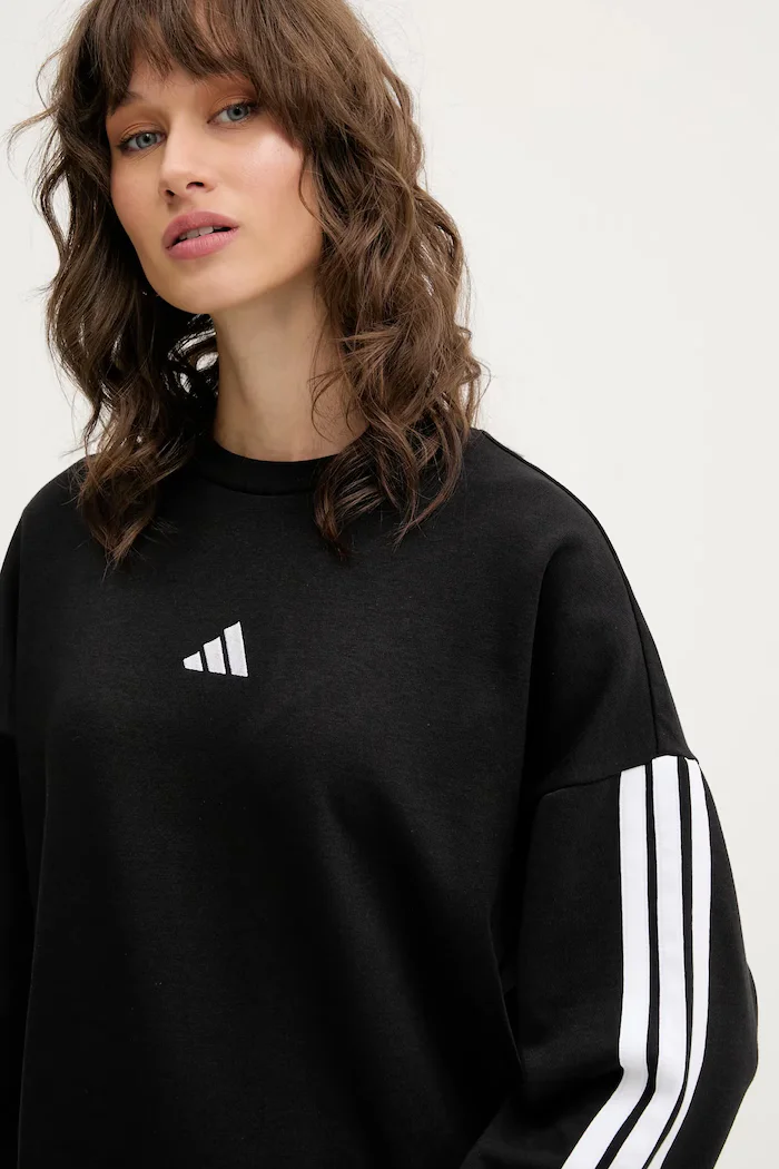 adidas Суичър Essentials в черно с апликация JE1298