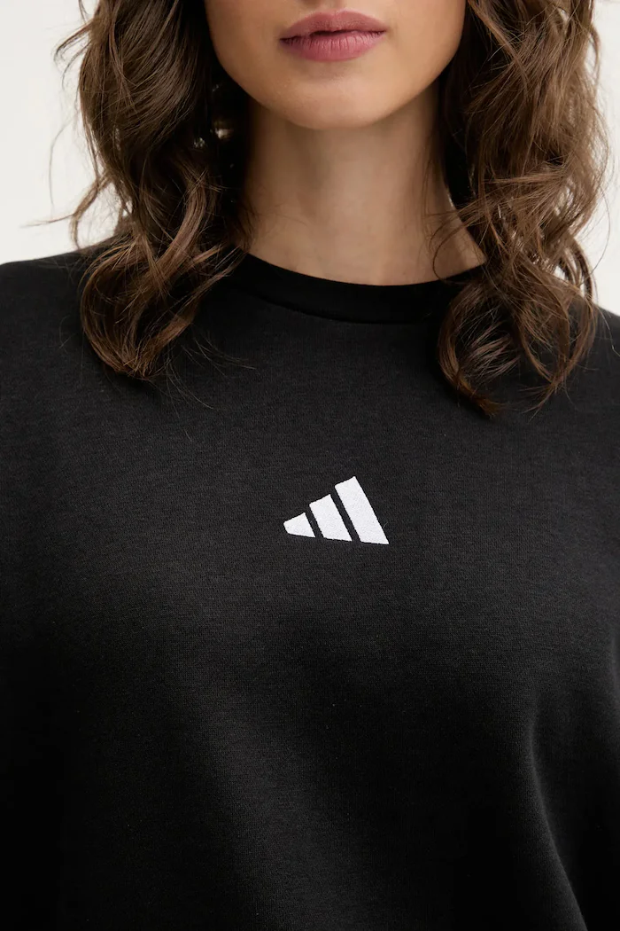 adidas Суичър Essentials в черно с апликация JE1298