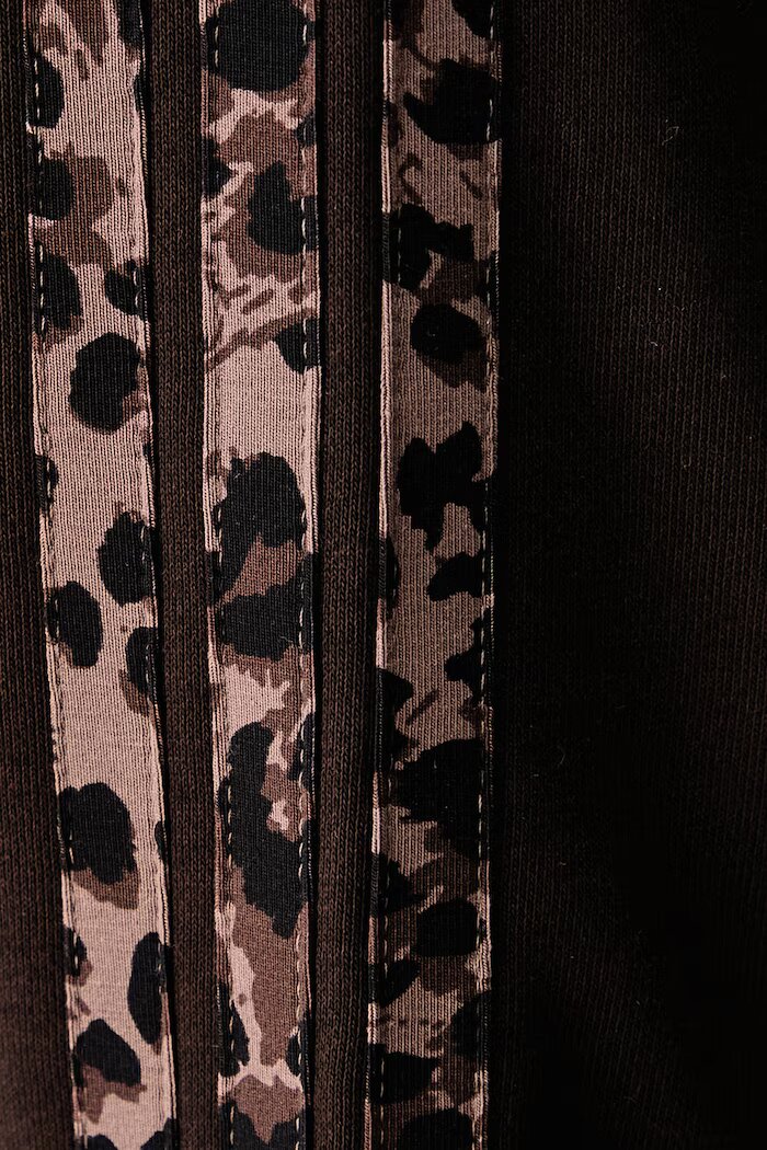 adidas суичър с качулка дамски с памук Animal Pack кафяв KV9299
