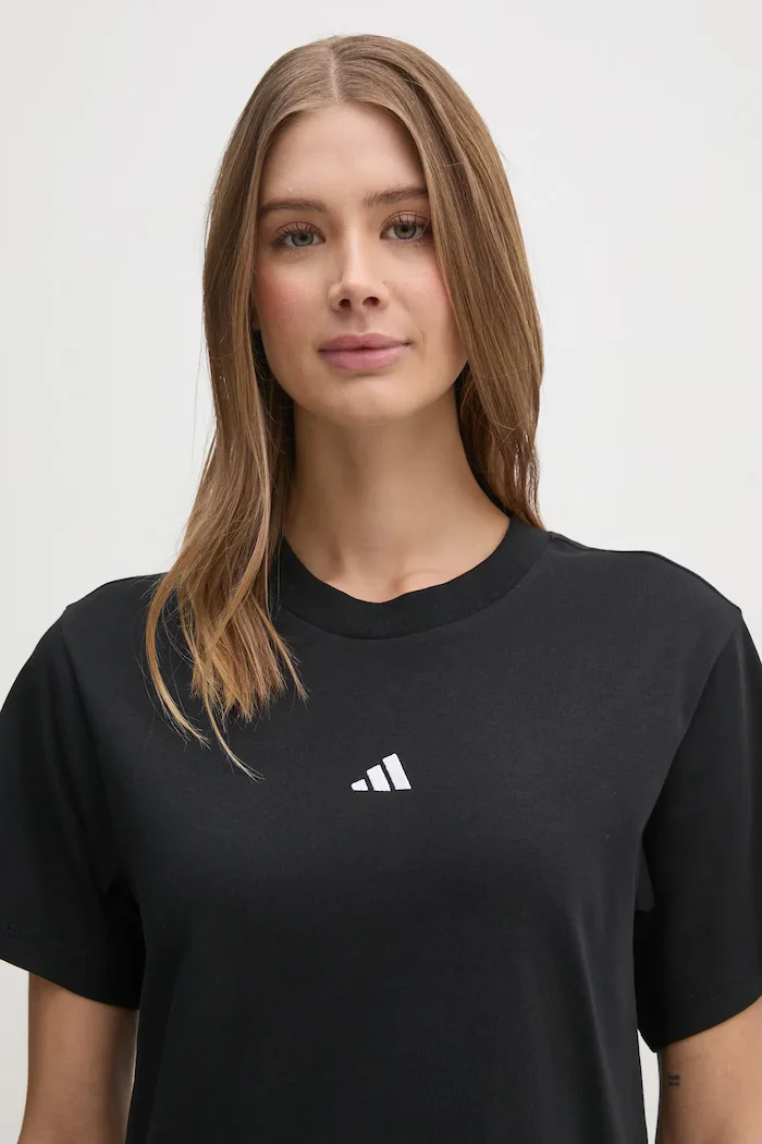 adidas Тениска Essentials в черно JC5943