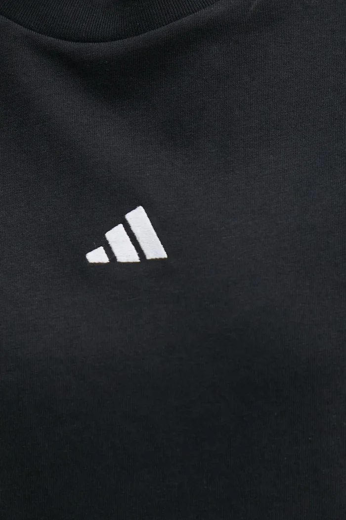 adidas Тениска Essentials в черно JC5943