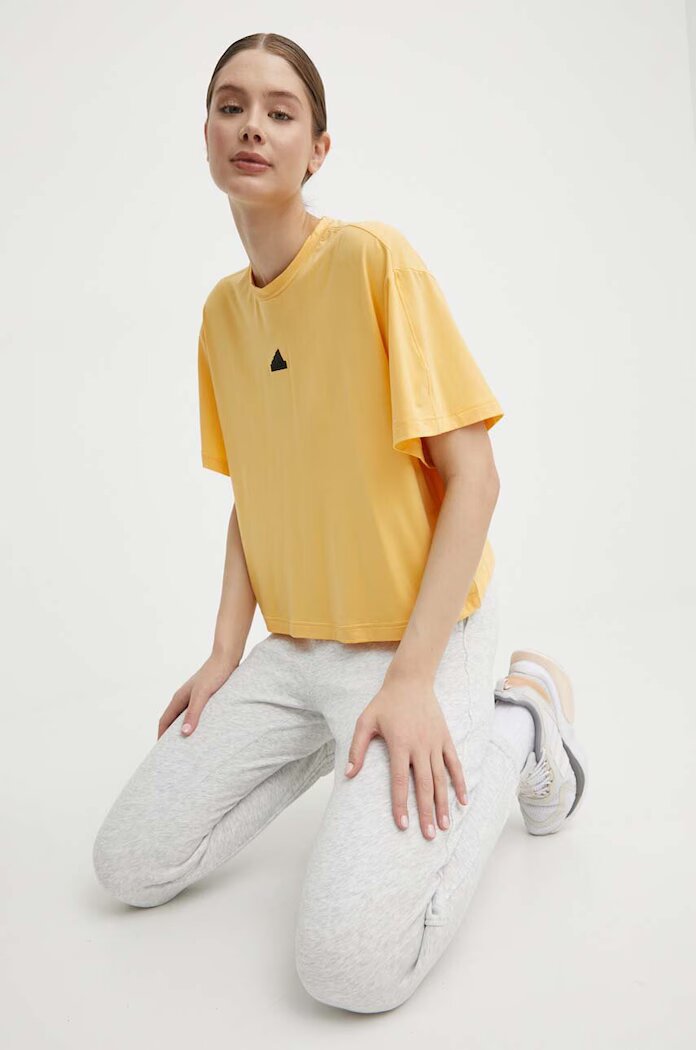 adidas Тениска в жълто IS0664
