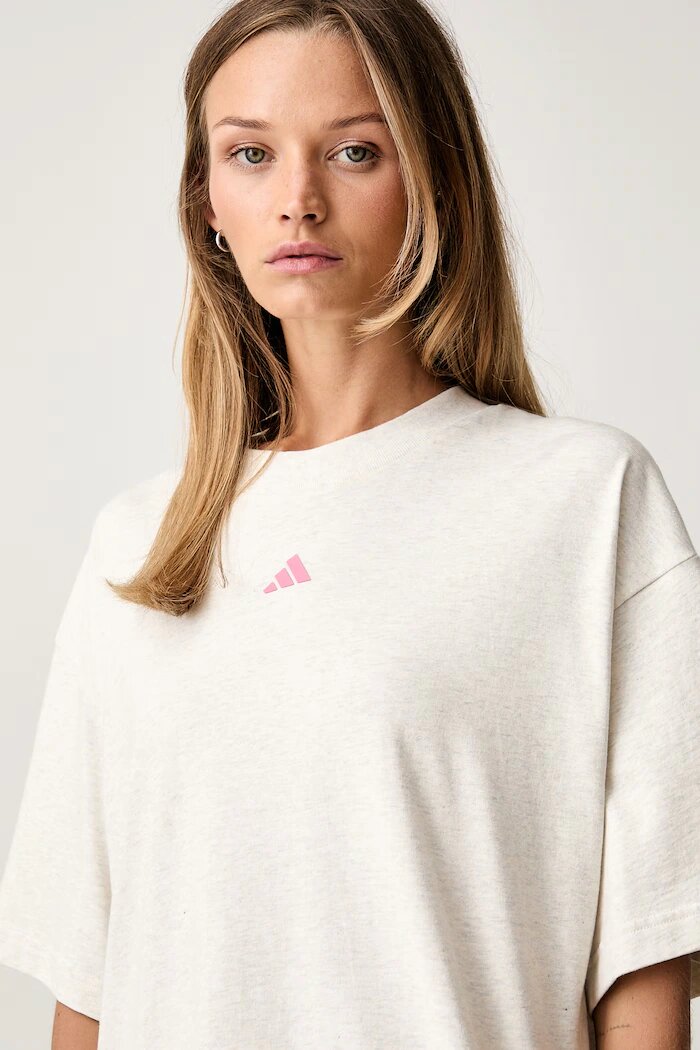 adidas уголемена тениска дамска от памук Essentials бежова KX3166