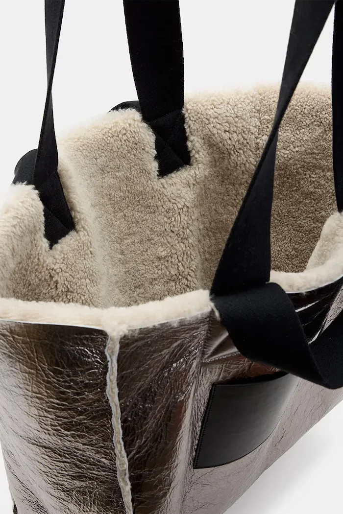AllSaints Кожена чанта с две лица IZZY SHEARLING в кафяво W056XB