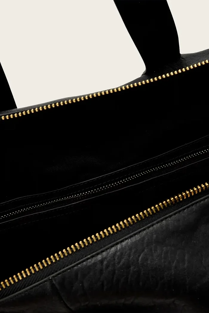 AllSaints Кожена чанта в черно W512XD