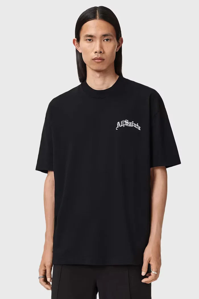 AllSaints Памучна тениска DESCENT в черно с принт M044PD