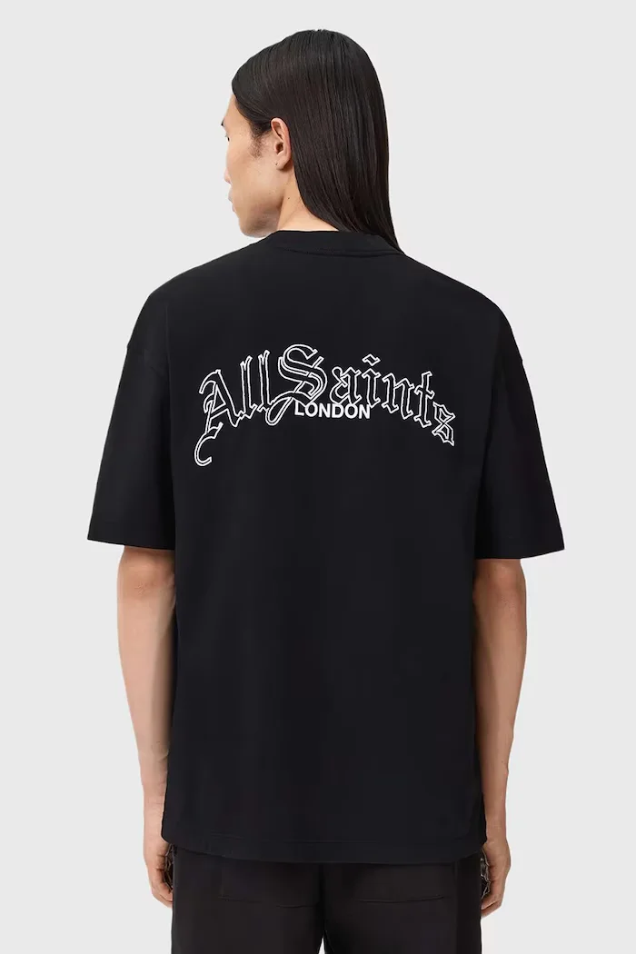 AllSaints Памучна тениска DESCENT в черно с принт M044PD