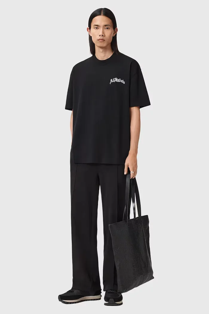 AllSaints Памучна тениска DESCENT в черно с принт M044PD