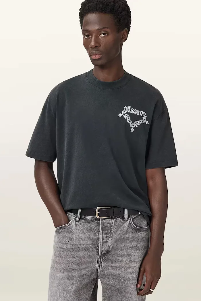 AllSaints Памучна тениска DRIP в черно с принт M005PD