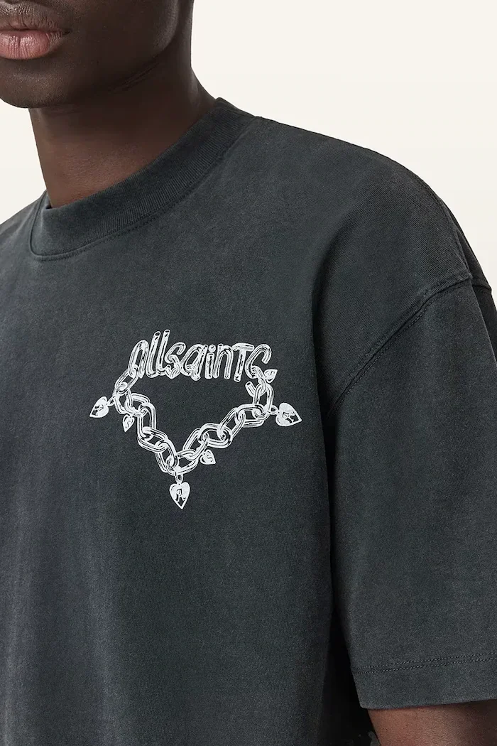AllSaints Памучна тениска DRIP в черно с принт M005PD