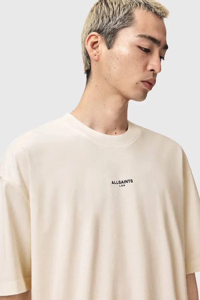 AllSaints Памучна тениска MIKRO в бяло с принт M028JE