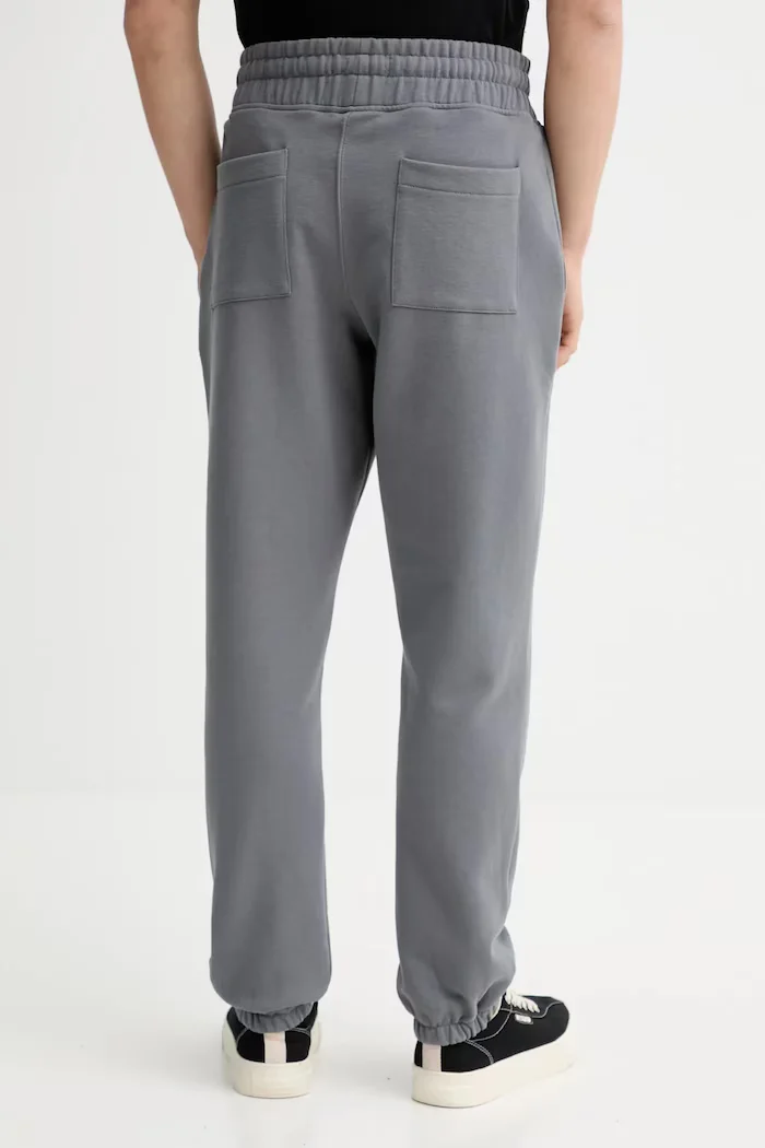 AllSaints панталони от памук мъжки в сиво с десен M035TB