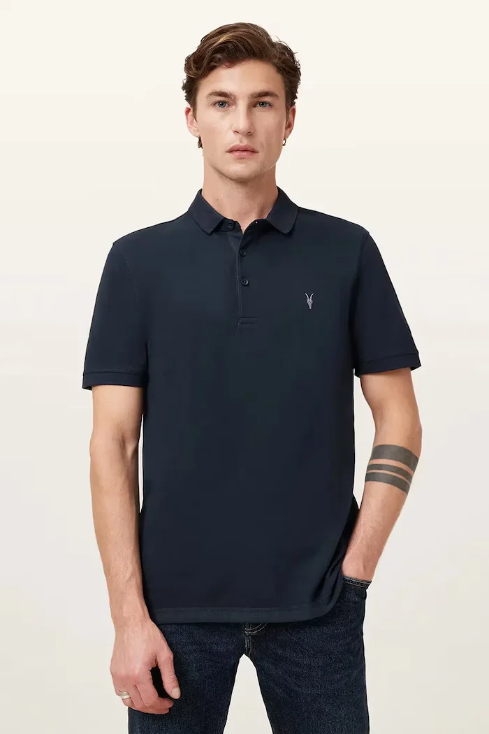 AllSaints тениска с яка мъжка памучна тъмносина M075PB