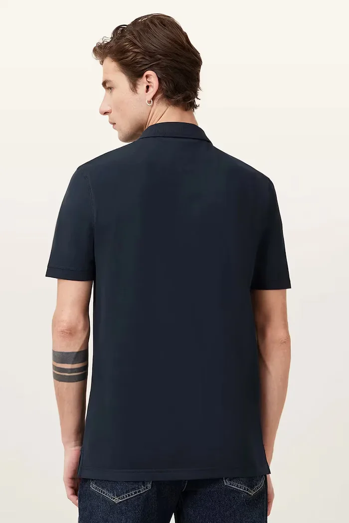 AllSaints тениска с яка мъжка памучна тъмносина M075PB