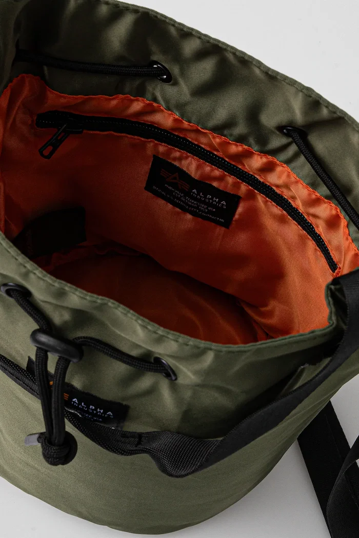 Alpha Industries Чанта през рамо Carry Bag Wmn в зелено 148944