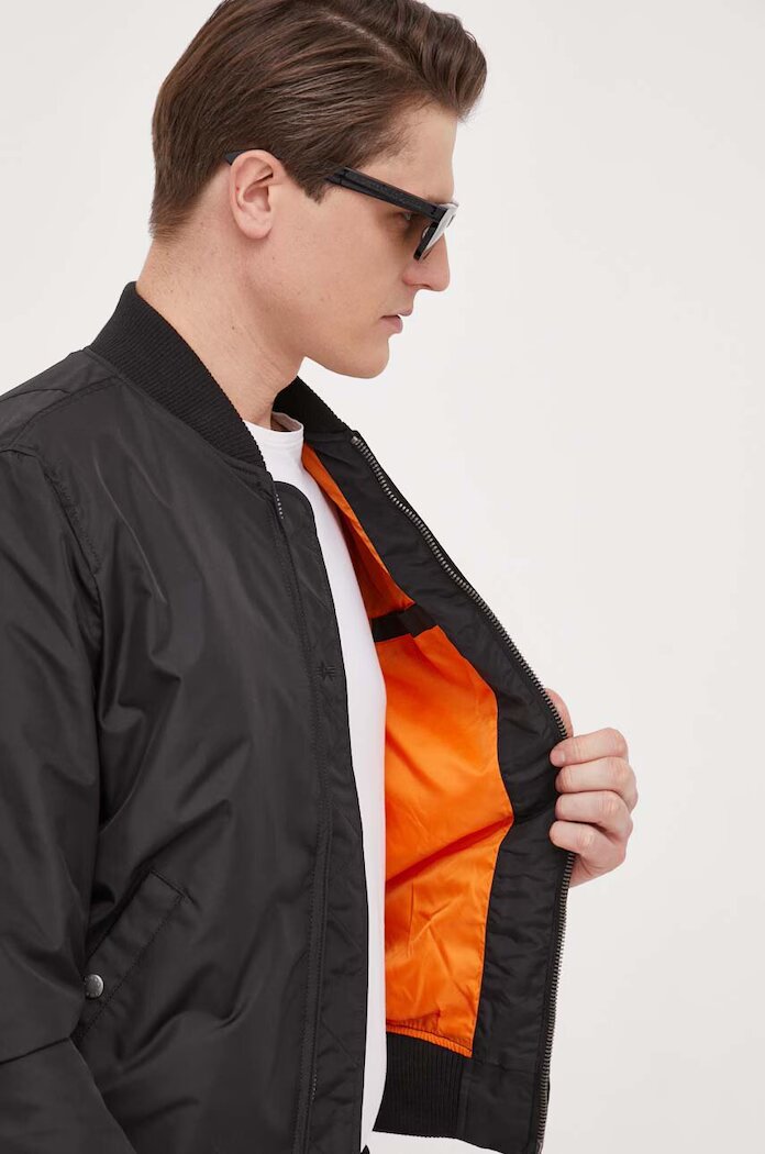 Alpha Industries Яке бомбър MA-1 TT Light Bomber в черно с преходна изолация 191103.03 MA-1 TT Light Bomber