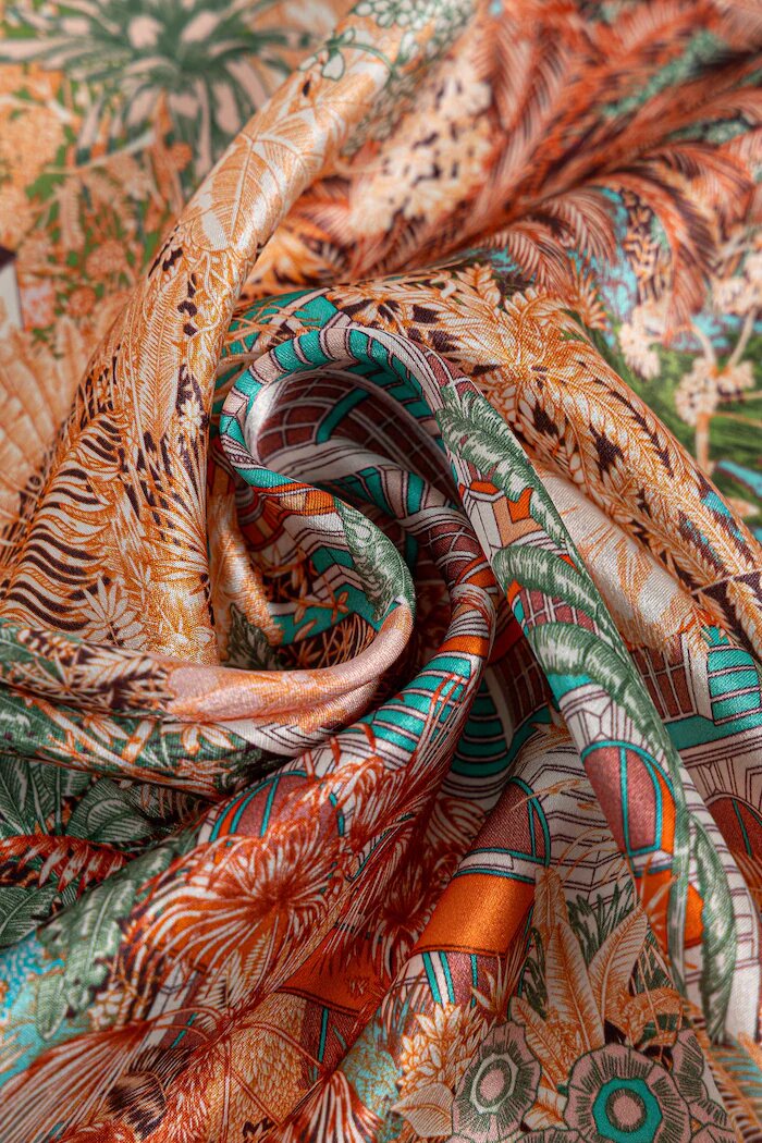 Answear.LAB Копринен шал from the Unscripted collection в оранжево с десен