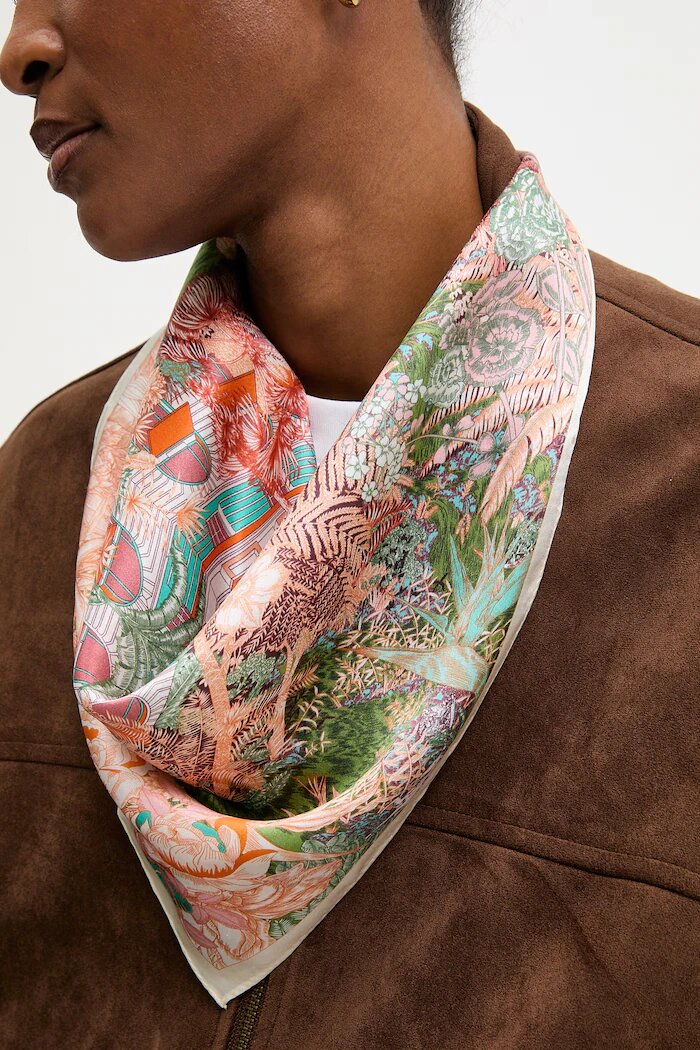 Answear.LAB Копринен шал from the Unscripted collection в оранжево с десен