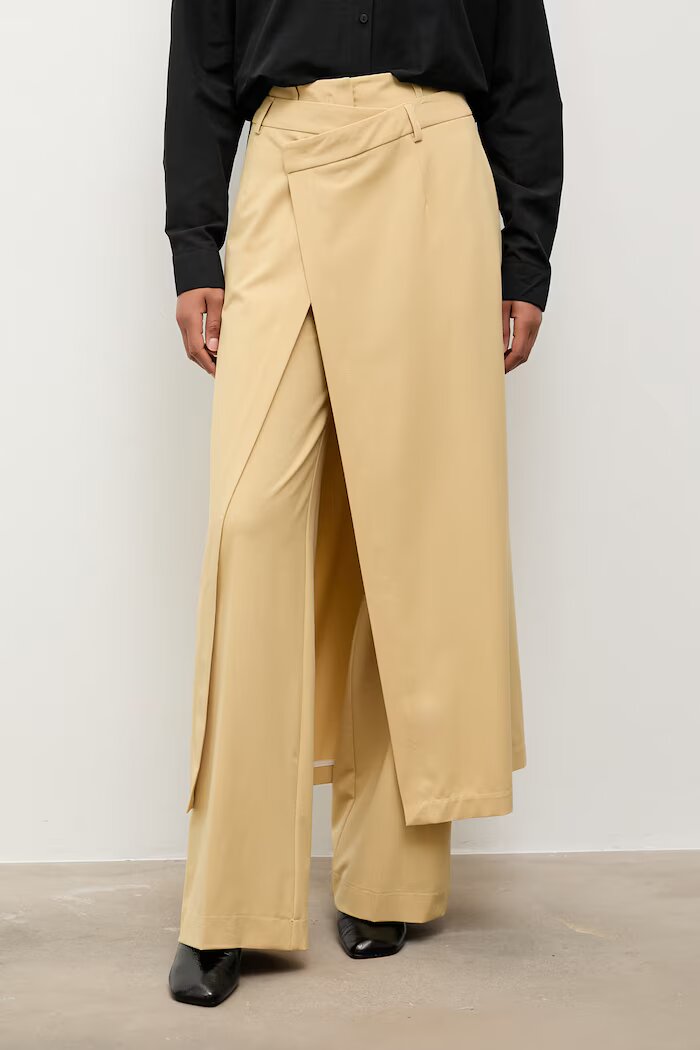 Answear.LAB Панталон from the Unscripted collection Жълт стандартен