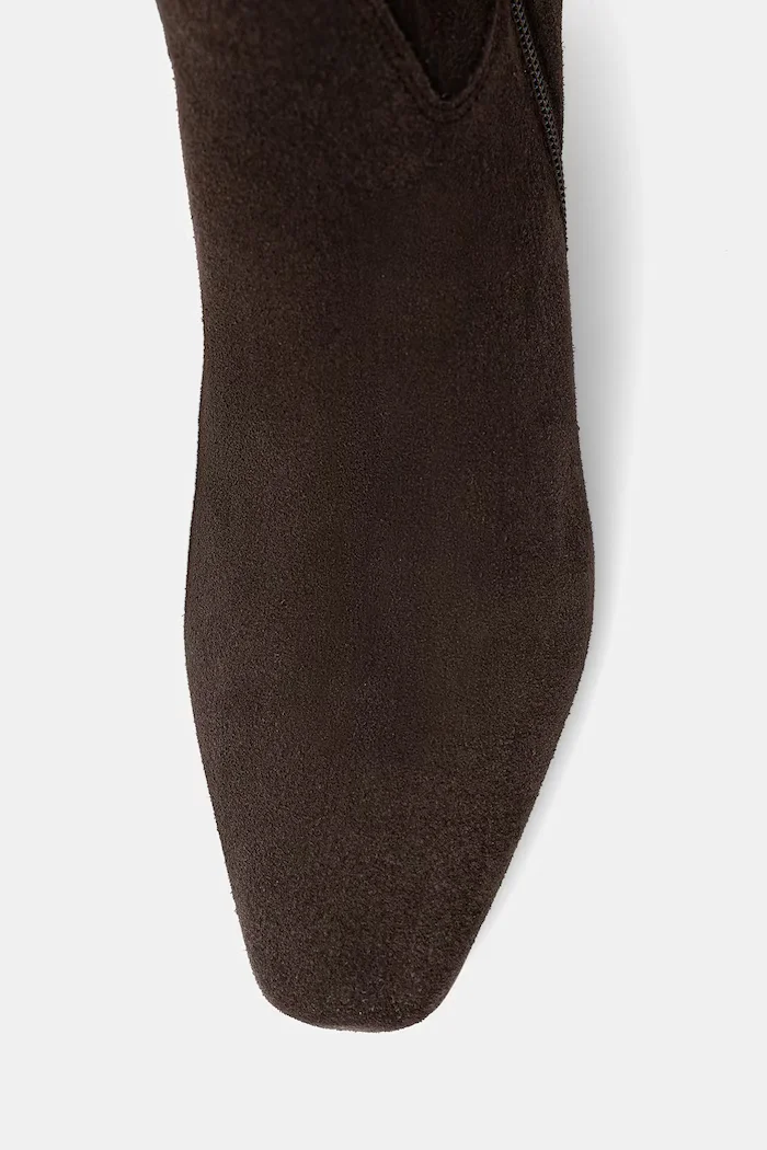 Answear.LAB Велурени ботуши в кафяво с тънък ток