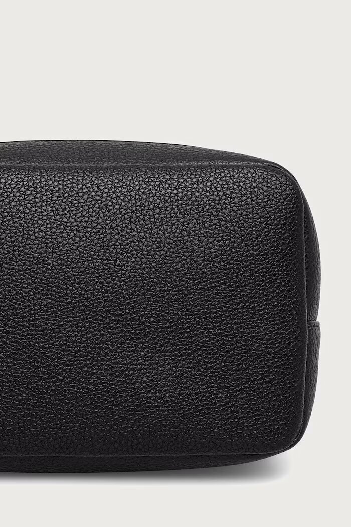 ARMANI EXCHANGE козметична чанта мъжка от имитация на кожа черна XM003230 AF26651