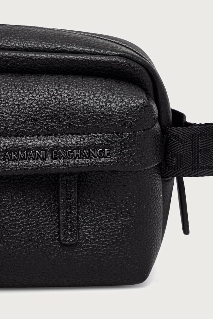 ARMANI EXCHANGE козметична чанта мъжка от имитация на кожа черна XM003230 AF26651