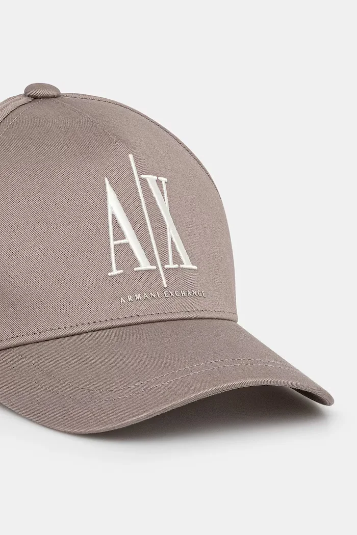 ARMANI EXCHANGE Памучна шапка с козирка в бежово с апликация XM000811 AF13343
