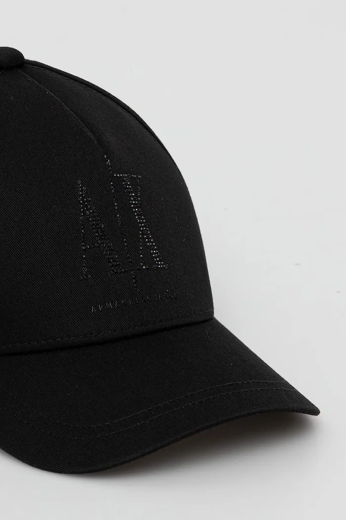ARMANI EXCHANGE Памучна шапка с козирка в черно с апликация XW000957 AF13846