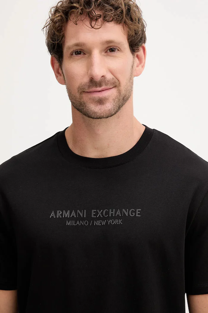 ARMANI EXCHANGE Памучна тениска в черно с принт XM001280 AF10361