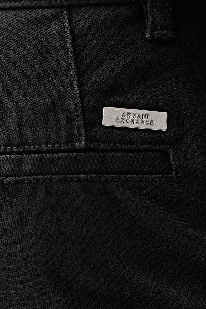 ARMANI EXCHANGE панталон чино мъжки от памук с еластан черен със стандартна талия XM003500 AF28321