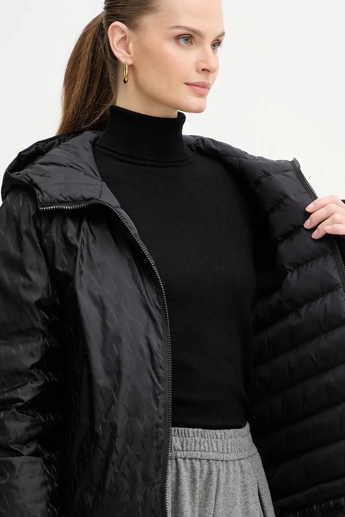 ARMANI EXCHANGE Яке в черно преходен модел XW001436 AF16628