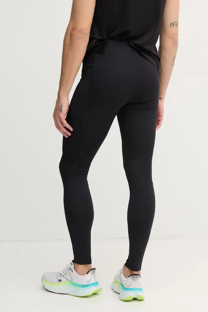 Asics Клин за бягане Core в черно с изчистен дизайн 2011D220