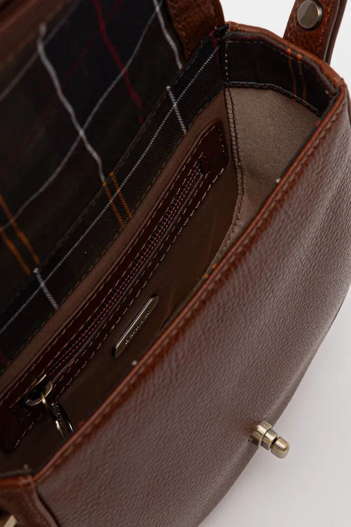 Barbour чанта crossbody дамска от кожа кафява LBA0490