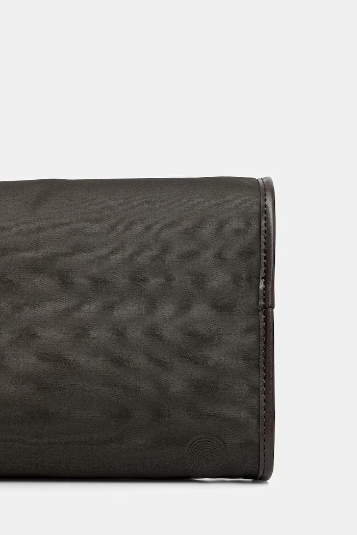 Barbour Козметична чанта в зелено MAC0398