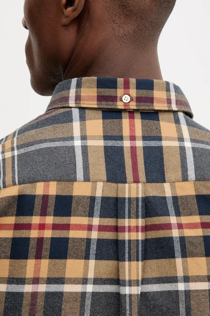 Barbour Памучна риза в тъмносиньо с кройка по тялото с яка с копче