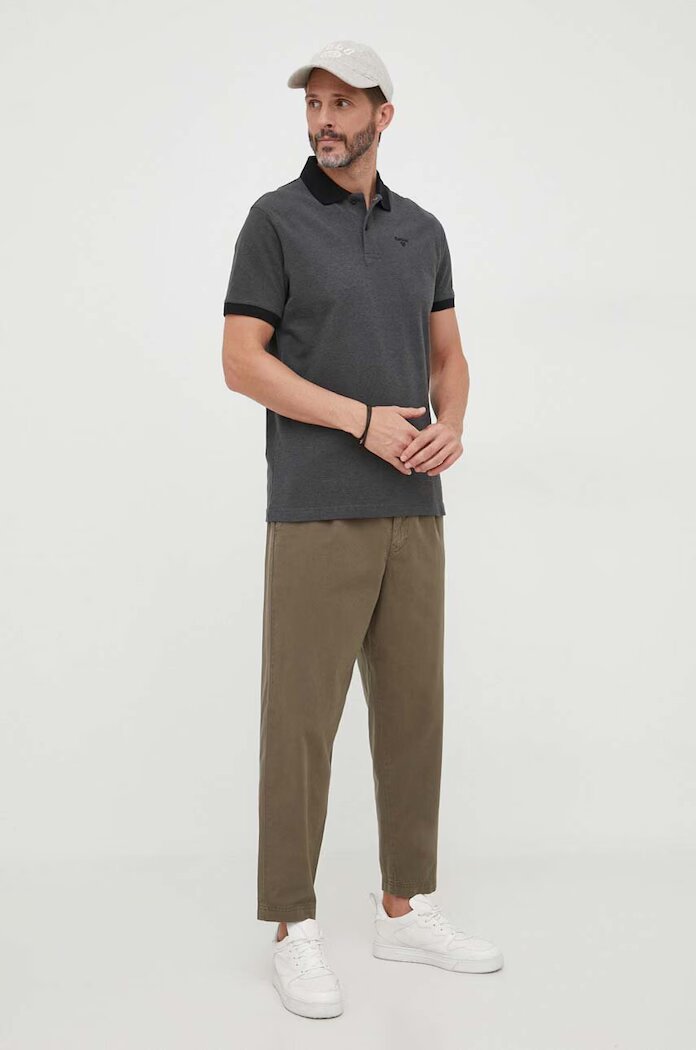 Barbour Памучна тениска с яка в черно с изчистен дизайн MML0628