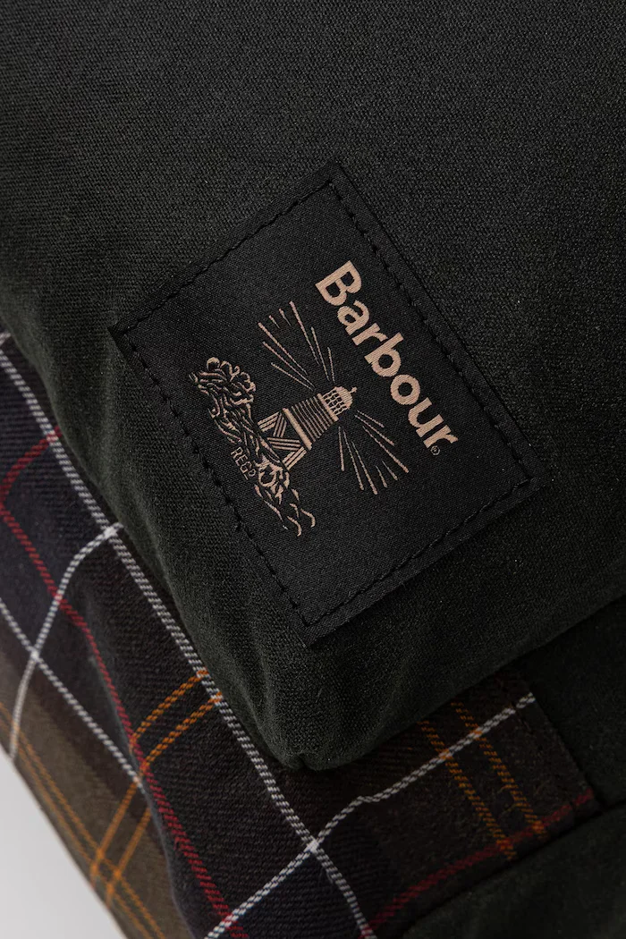Barbour Раница Field Wax в зелено голям размер с изчистен дизайн UBA0714