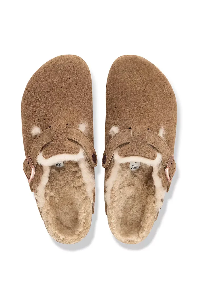 Birkenstock чехли сабо дамски от велур Boston Shearling Suede Leather кафяви 1032432